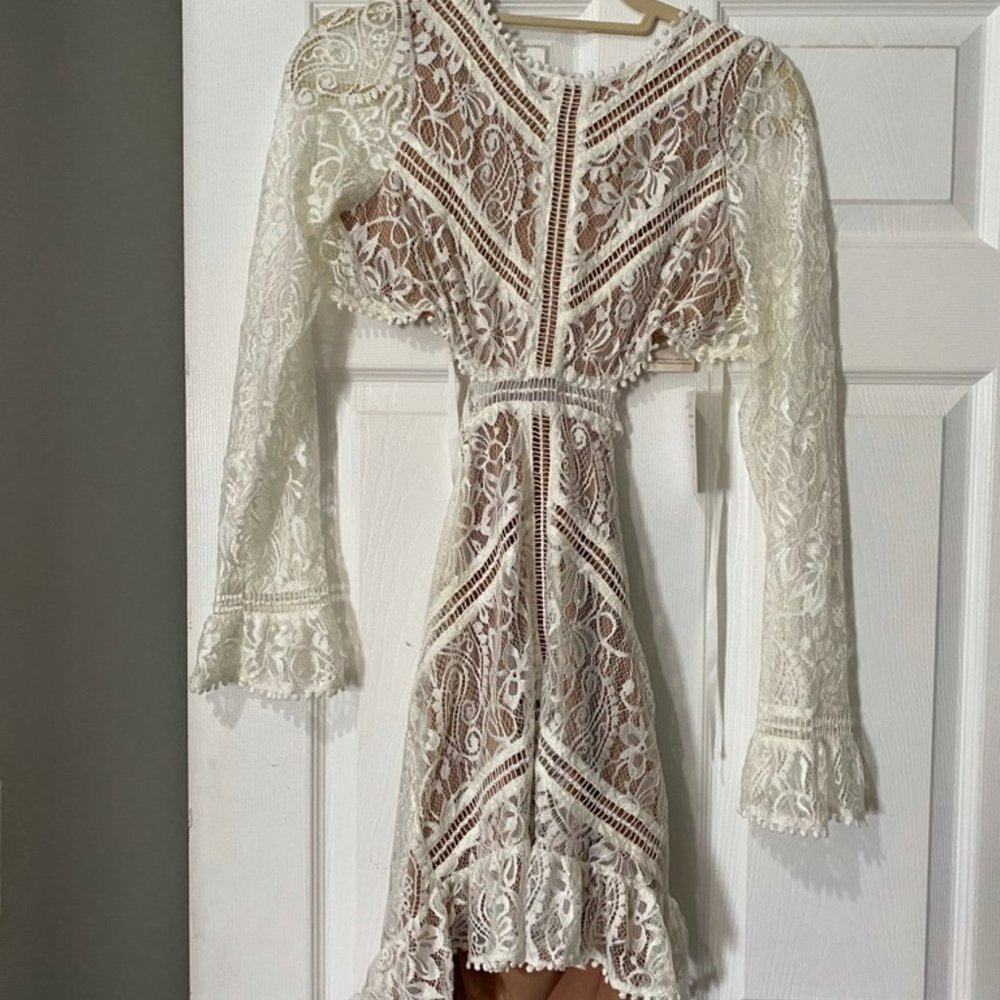 white lace long sleeve dress